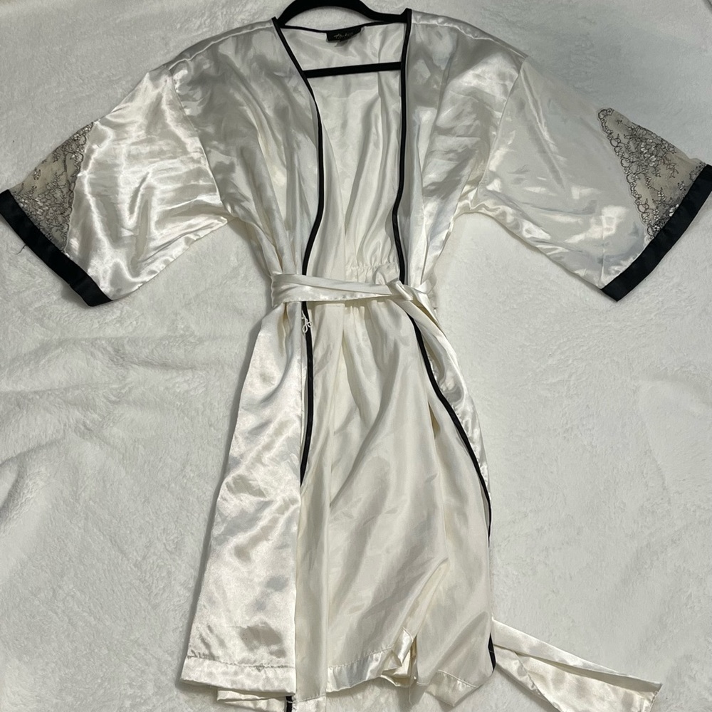 White Satin Robe - Picture 3 of 7